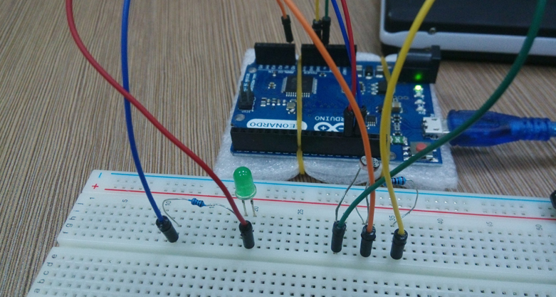 Arduino光敏电阻调节呼吸灯