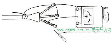 兆欧表测试电力电缆绝缘电阻的接线示意图